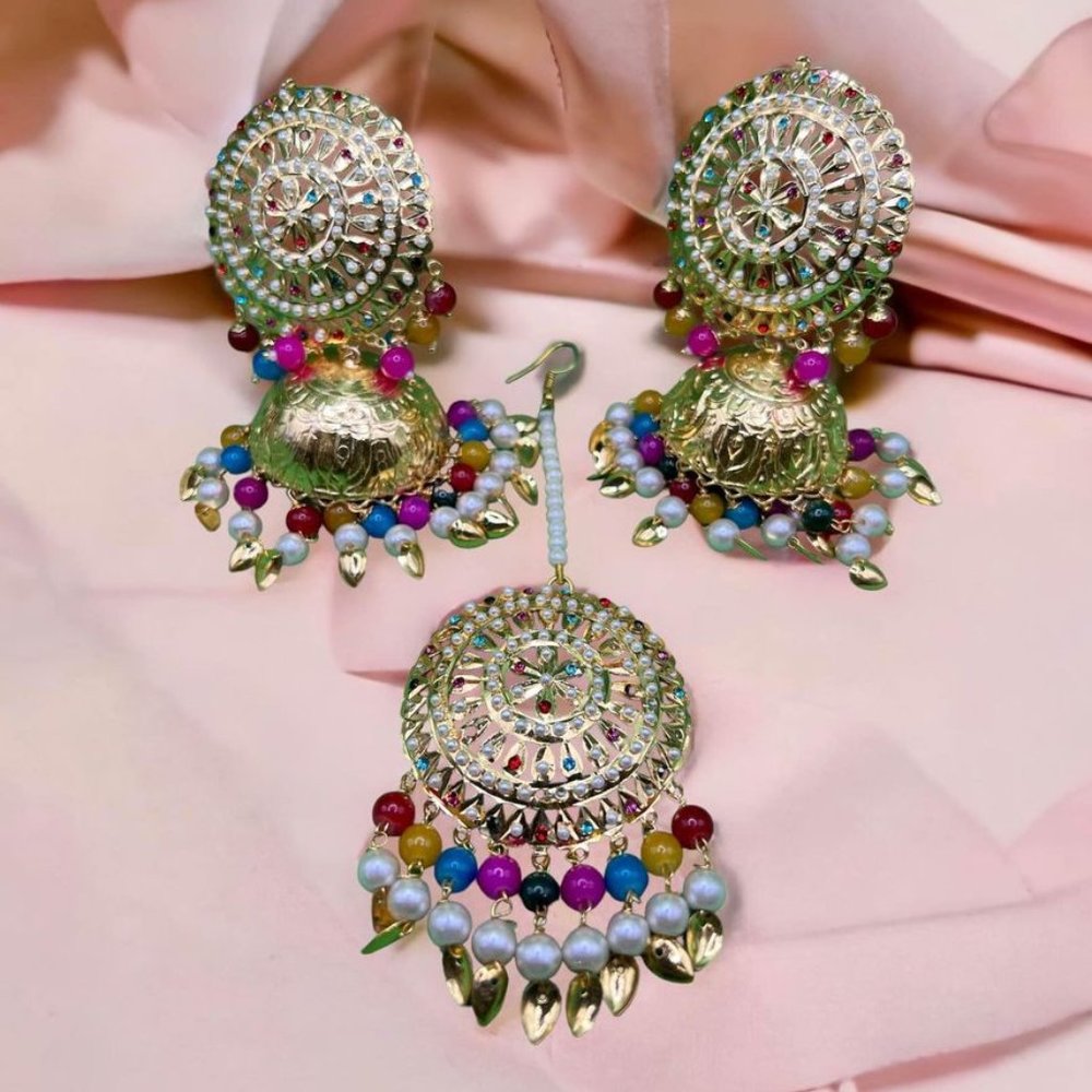 Earrings with tikka